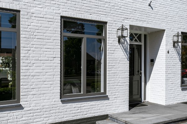 Een voordeur kiezen die past bij jouw huis: stijl, veiligheid en onderhoud